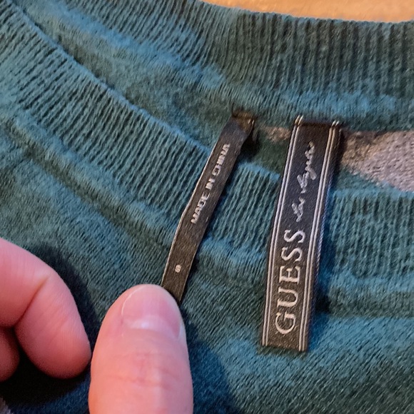 Small Guess Off-the-Shoulder short-sleeved sweater in great pre loved condition - Picture 2 of 7